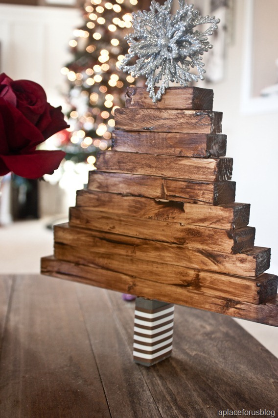 Easy Christmas Craft {Wooden Christmas Tree 