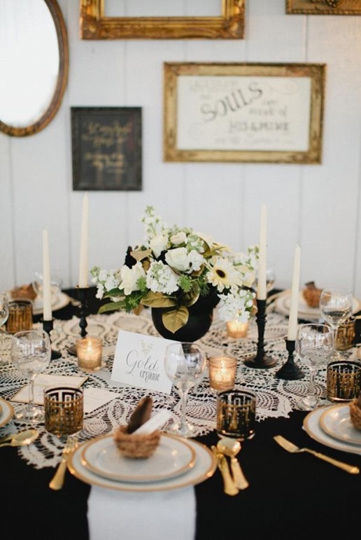 Black-and-Gold-Wedding-Tablescape