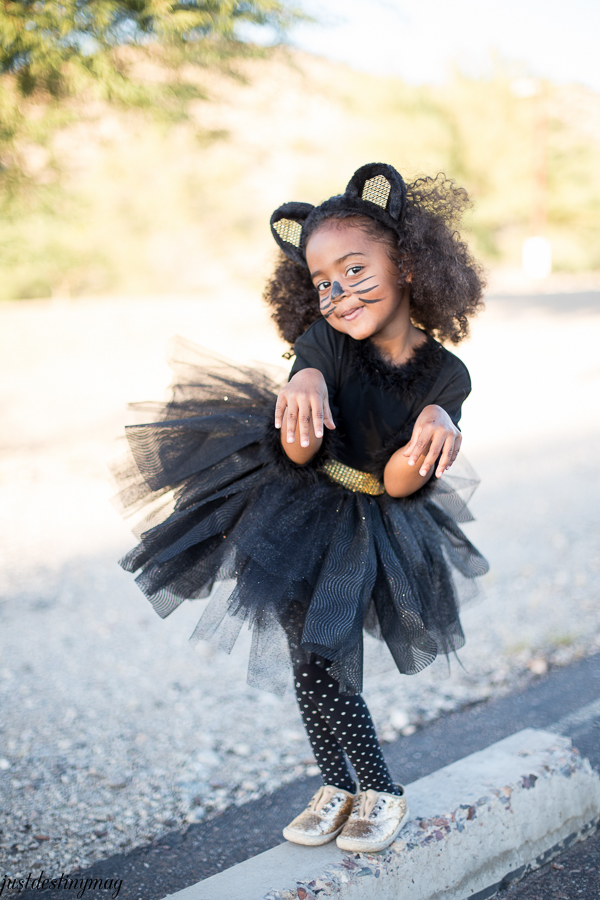 Simple DIY Cheerleader Halloween Costume for Kids