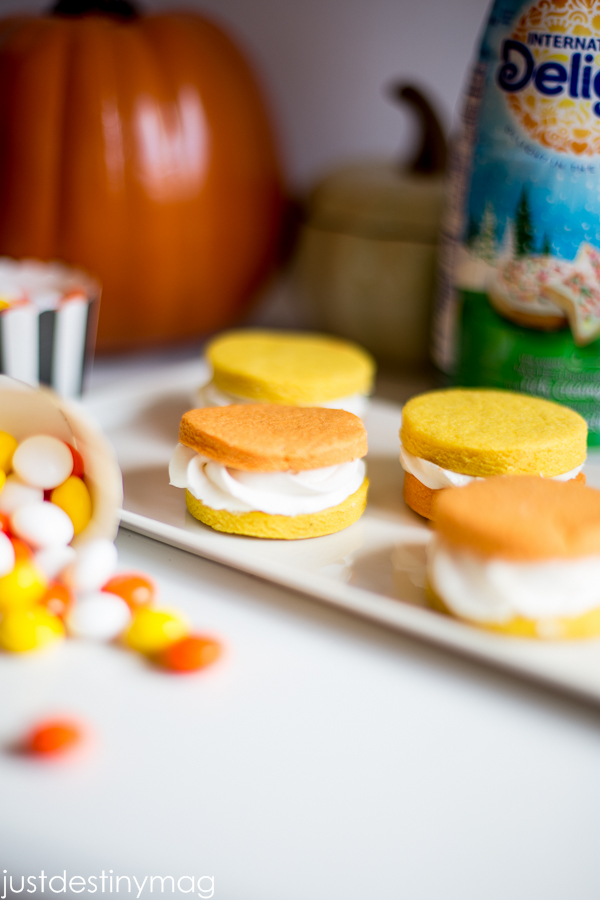 Sugar Cookie Sandwhiches with Cheesecake Filling_-6