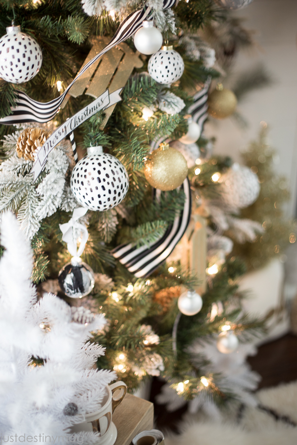 Black and White Christmas Tree Decor 