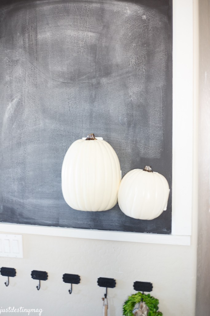 DIY Hanging Half Pumpkin Craft_-4