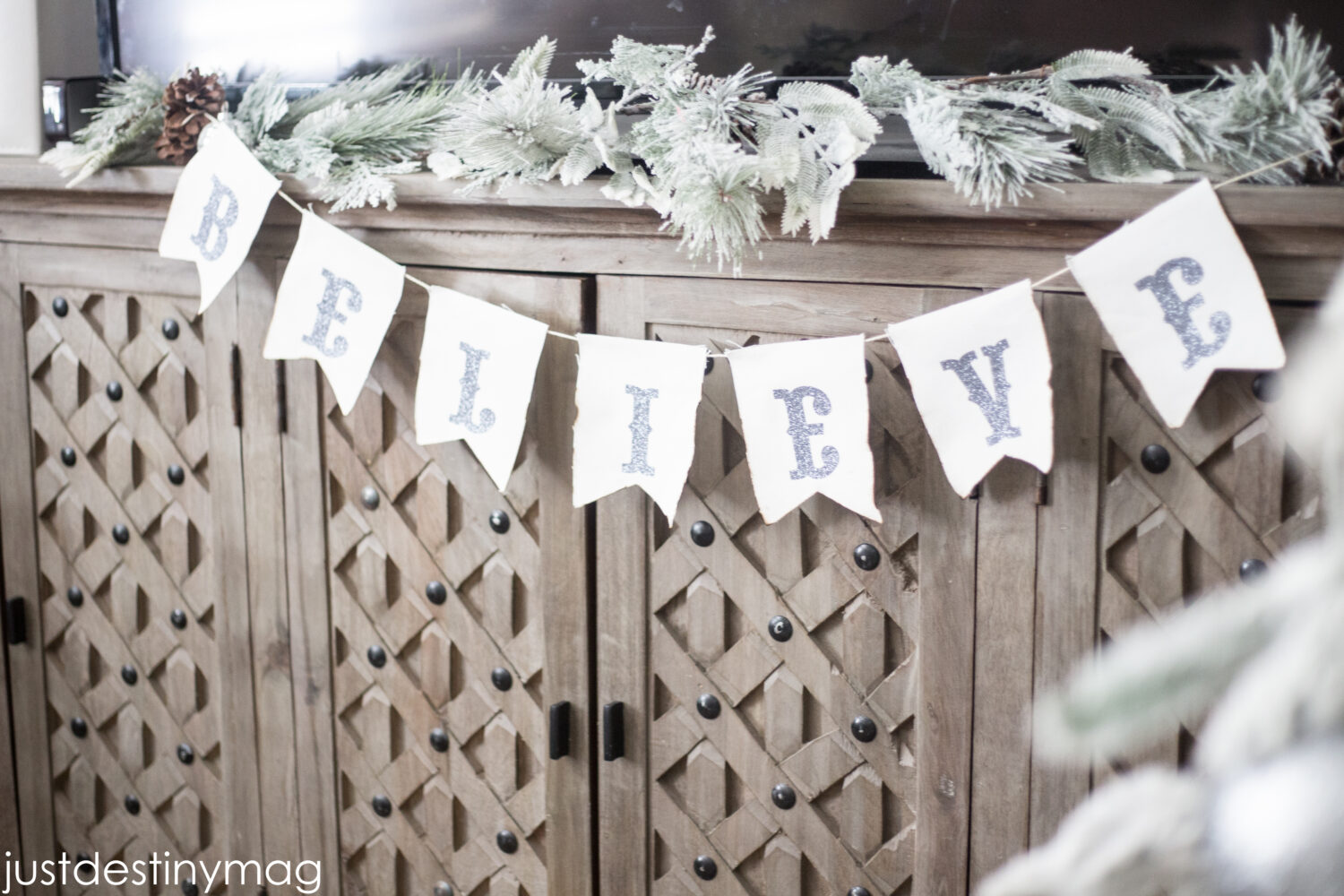 DIY Christmas Banners with the Silhouette Cameo