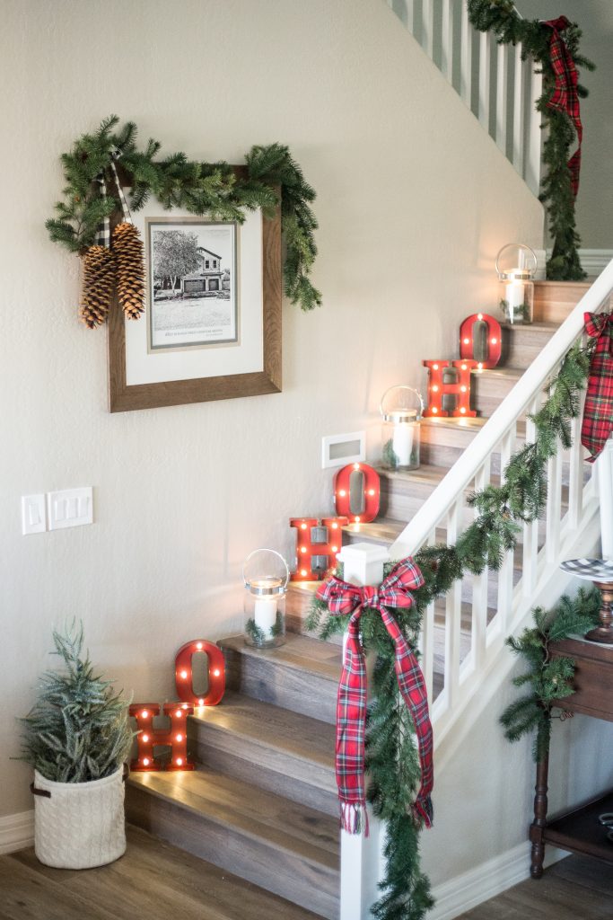 decorating-the-stairs-for-christmas_-4