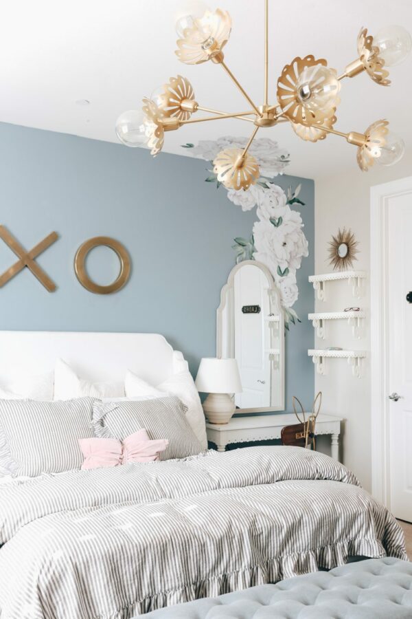 Fun and Pretty Teen Bedroom