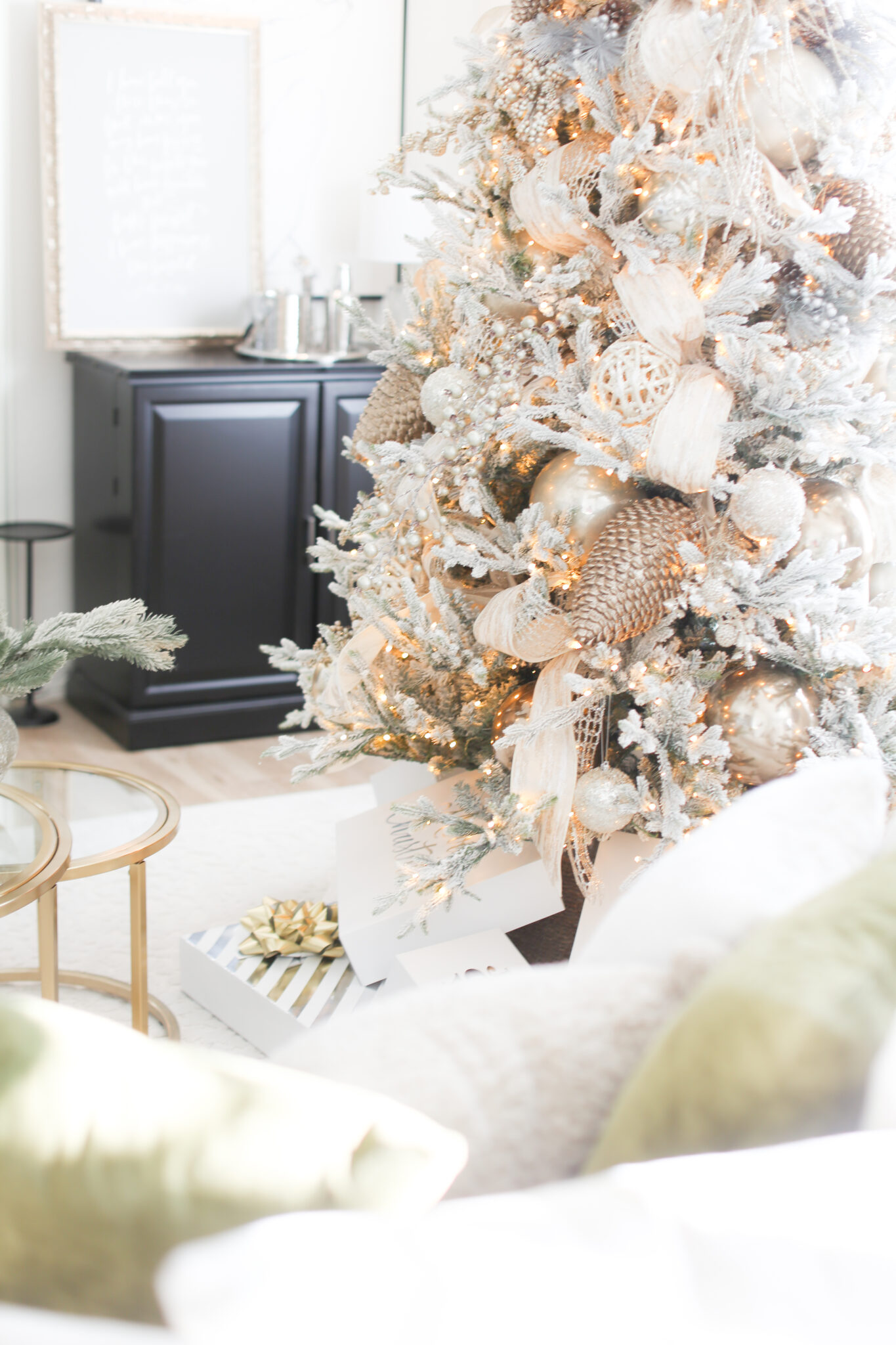 How To Decorate An Elegant Designer Christmas Tree Like A Pro 4231