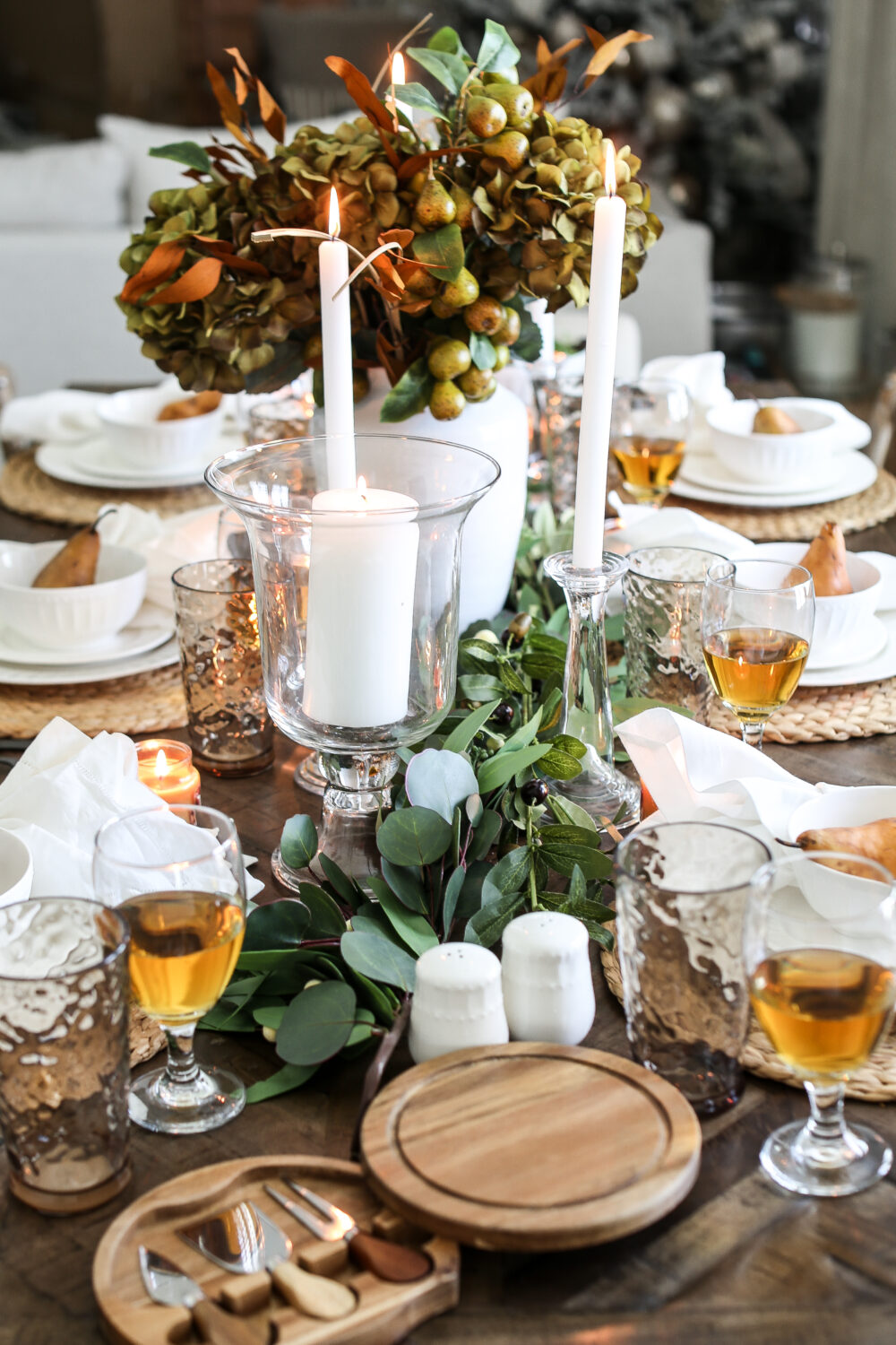 Elegant Thanksgiving Table with Natural Elements