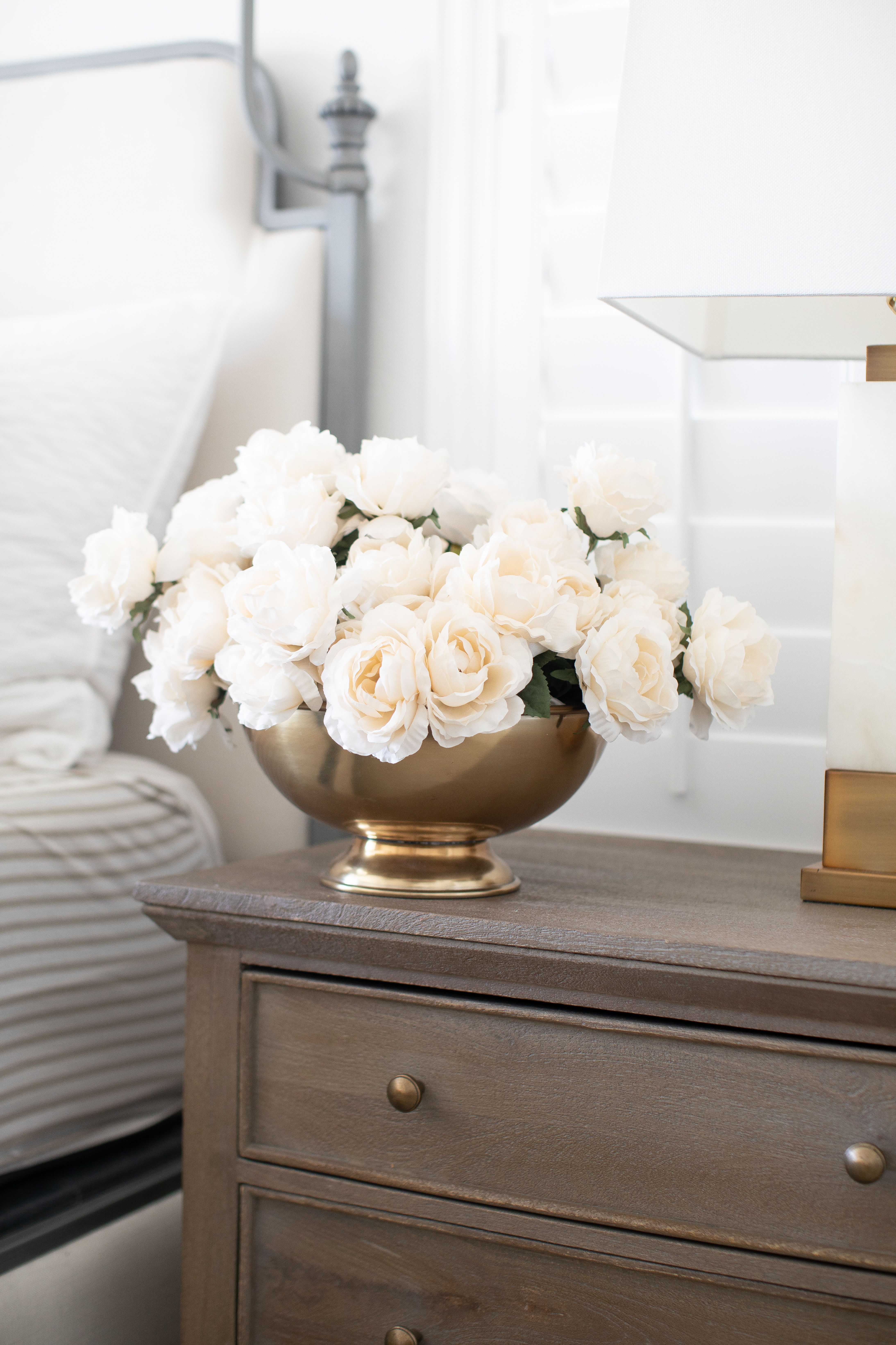 Bedside Florals and Decor Ideas 