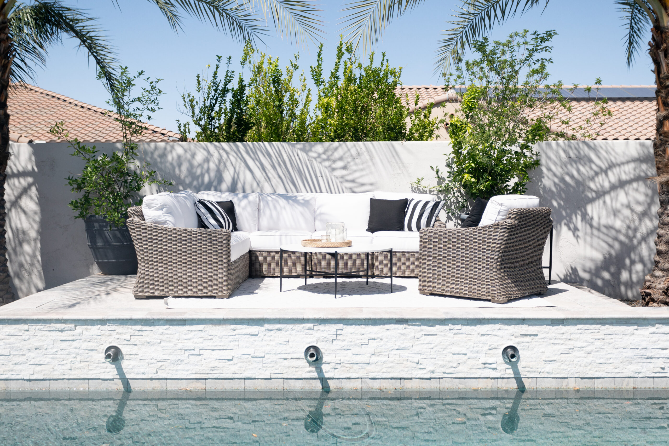 Raised Poolside look with outdoor furniture 