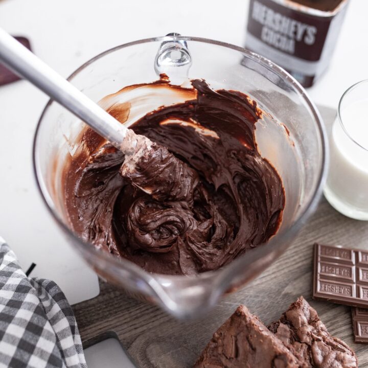 HERSHEY'S Perfectly Chocolate Frosting 