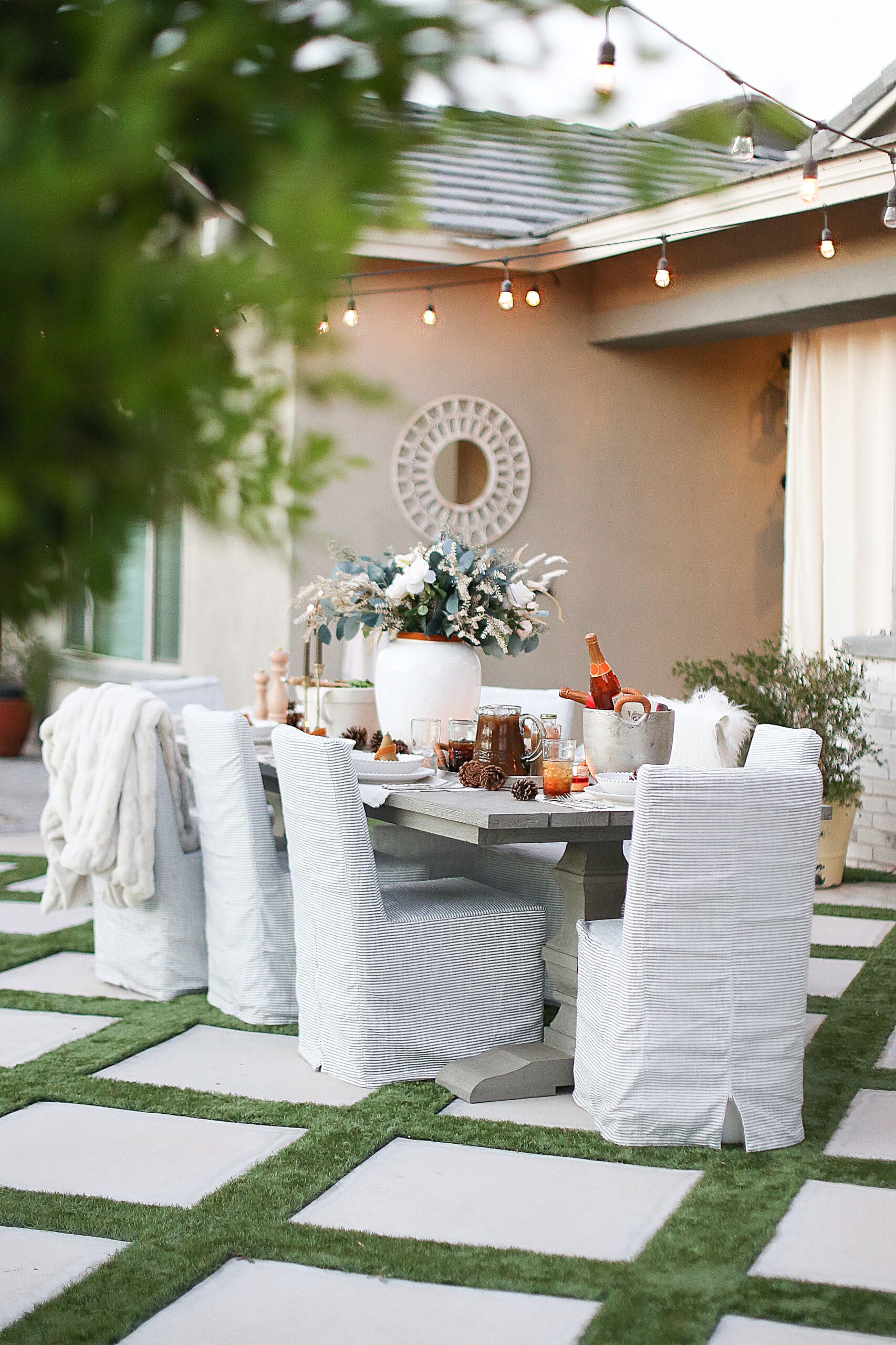 Outdoor dining table discount decor