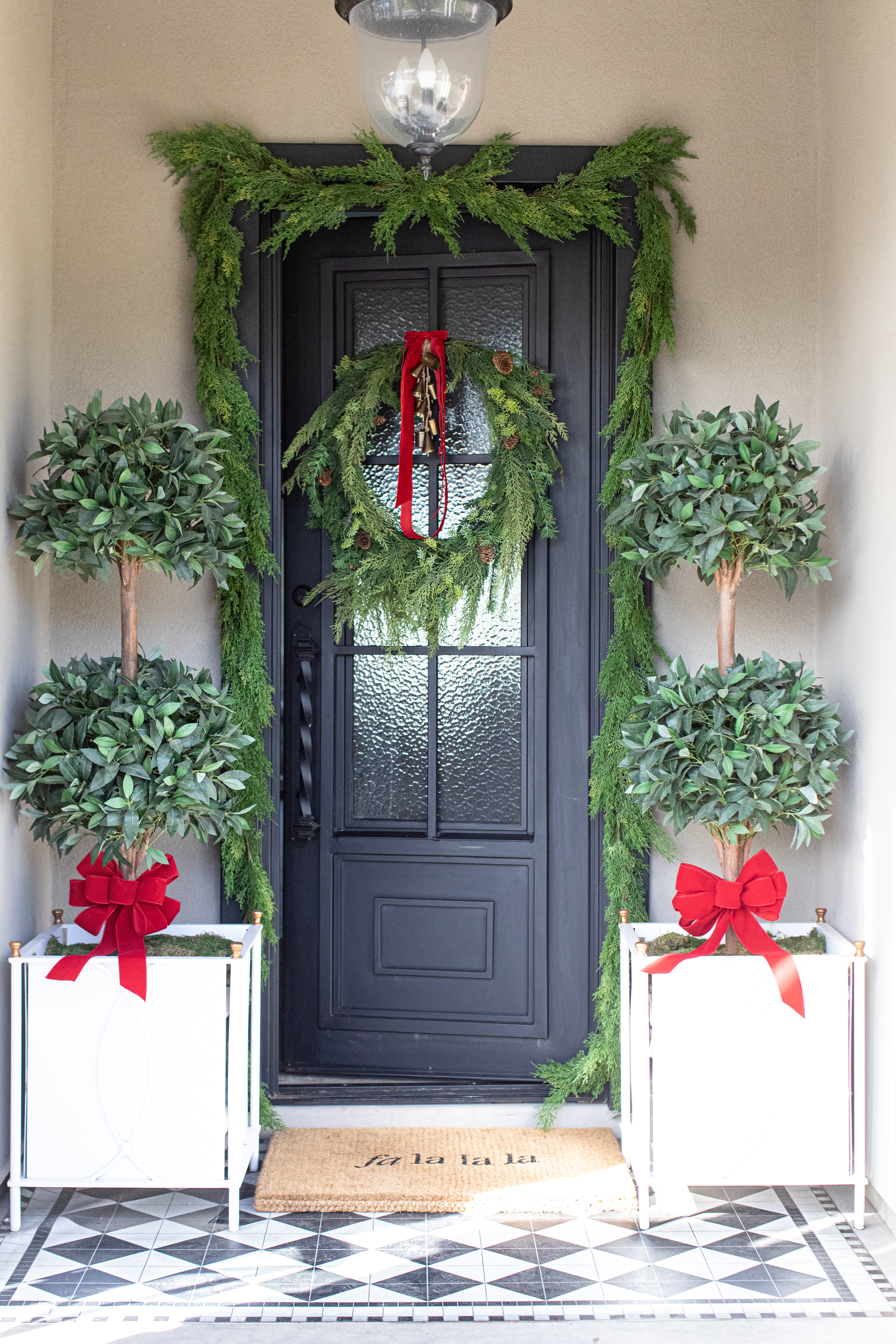A festive front door dressed up for Christmas season. 