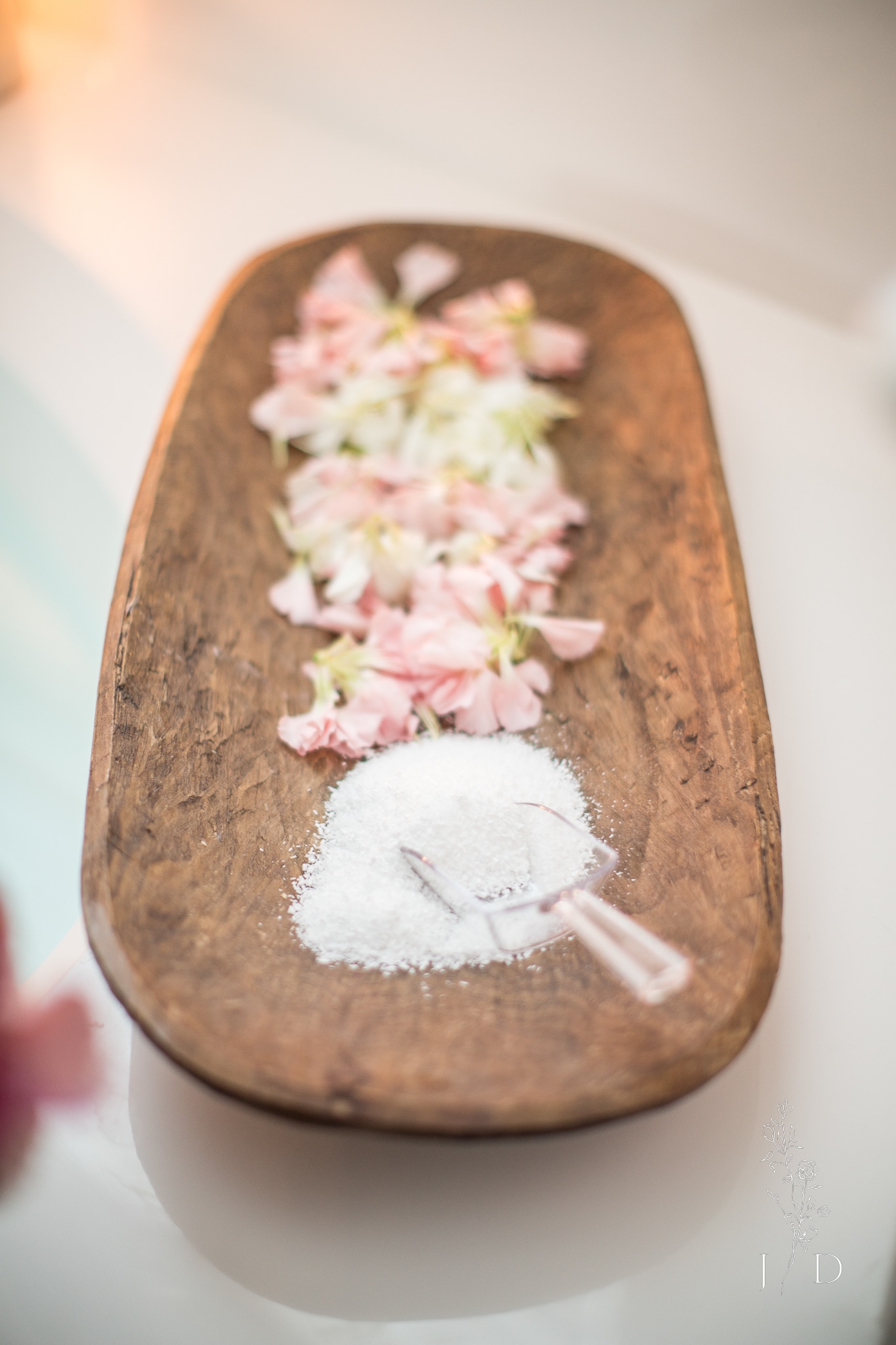 Epson salt and rose petals for a bath 