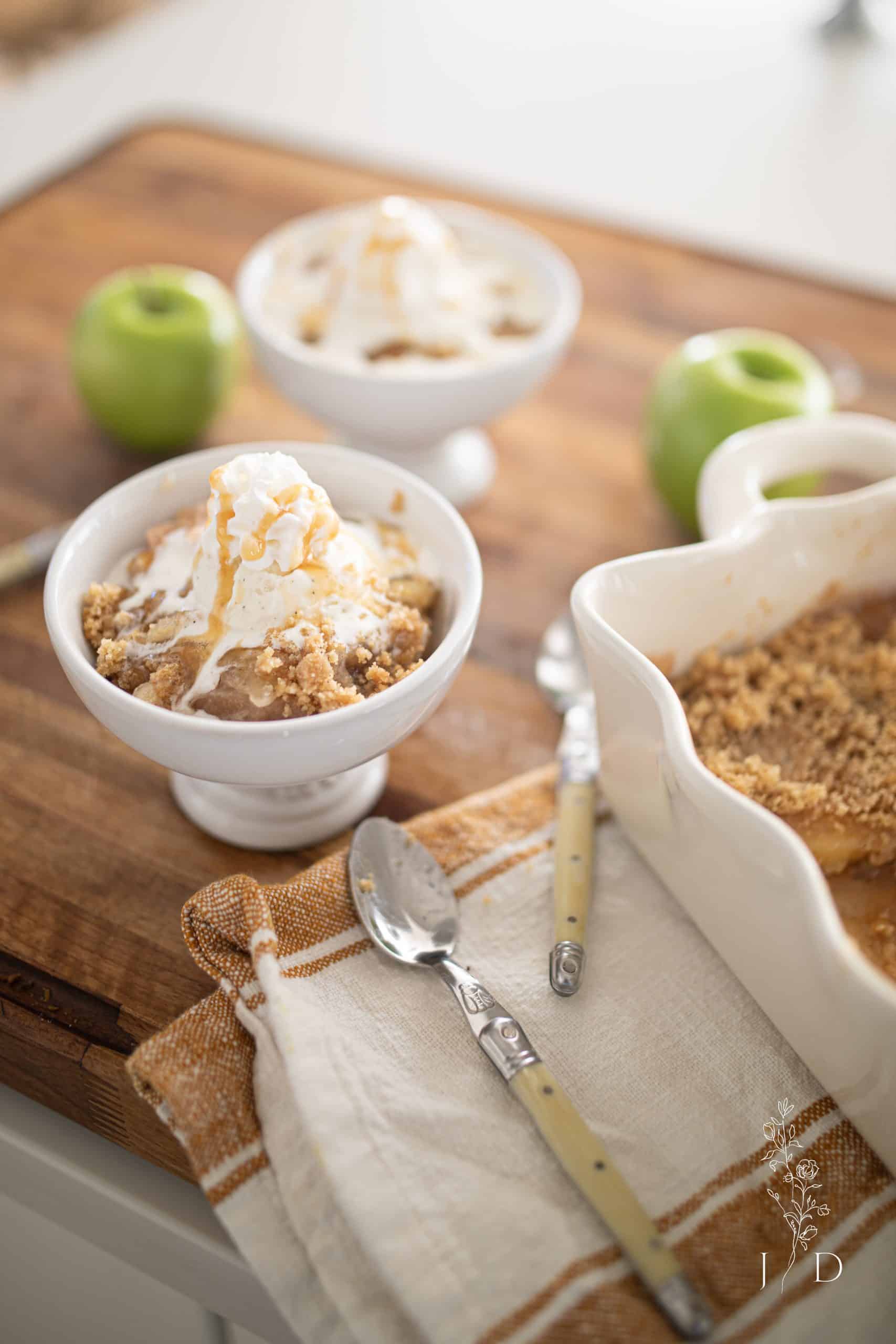 Apple Crisp without oats with ice cream 