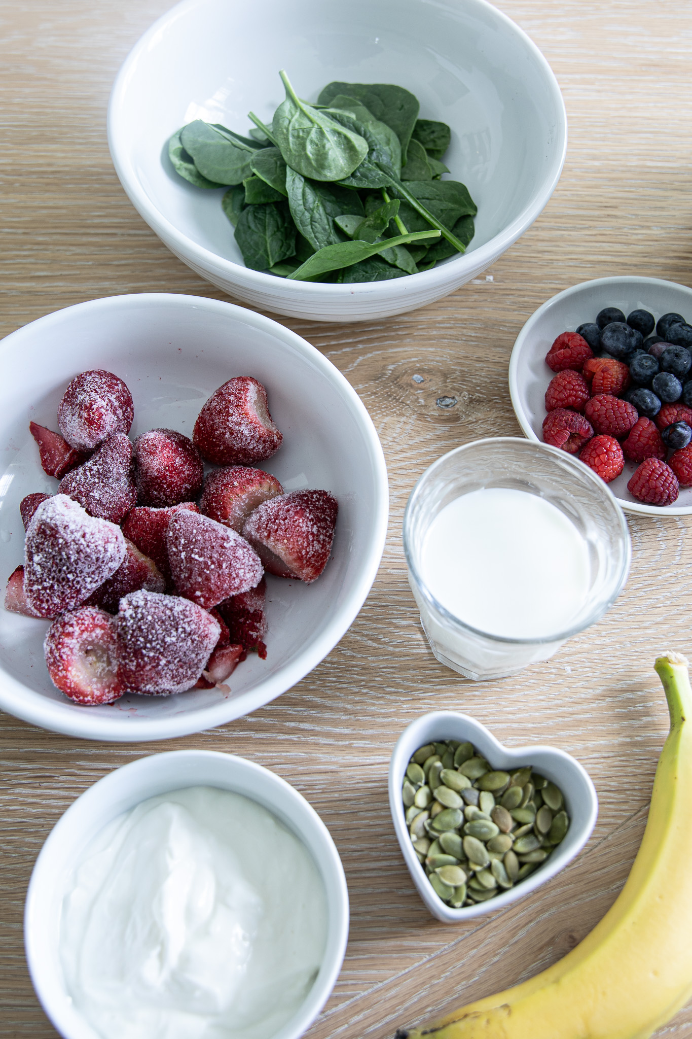 simple berry greek yogurt smoothie ingredients 
